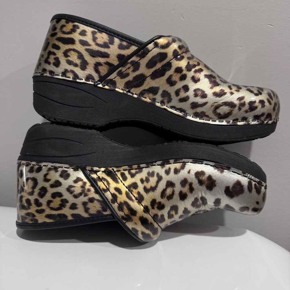 Dansko XP 2.0 Clogs Women 40 Leopard Print Gold Metallic Patent EUC Professional - Picture 3 of 8